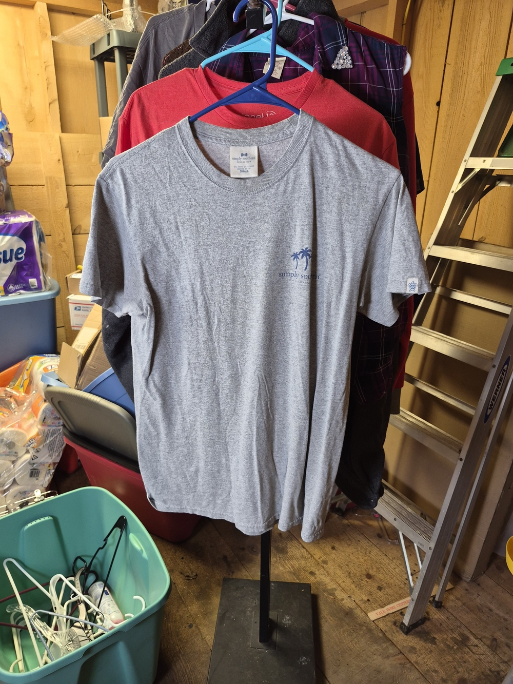 Simply Southern Light Gray Palm Logo Short Sleeve Tee Bin 63